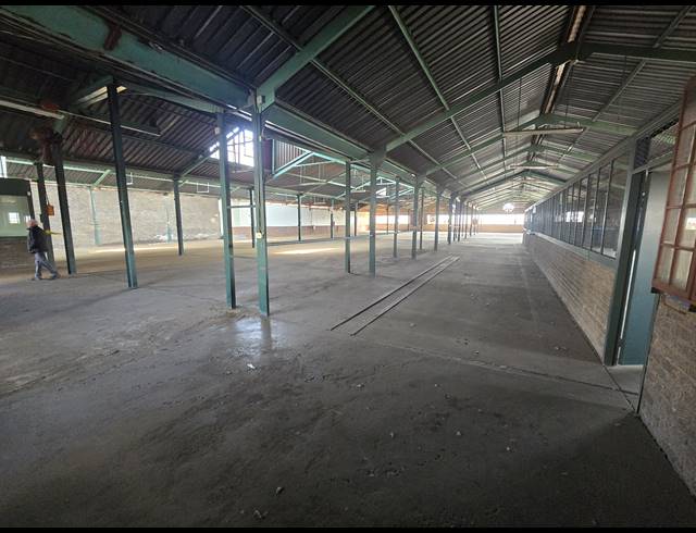 1,595M² WAREHOUSE TO LET IN ANDERBOLT